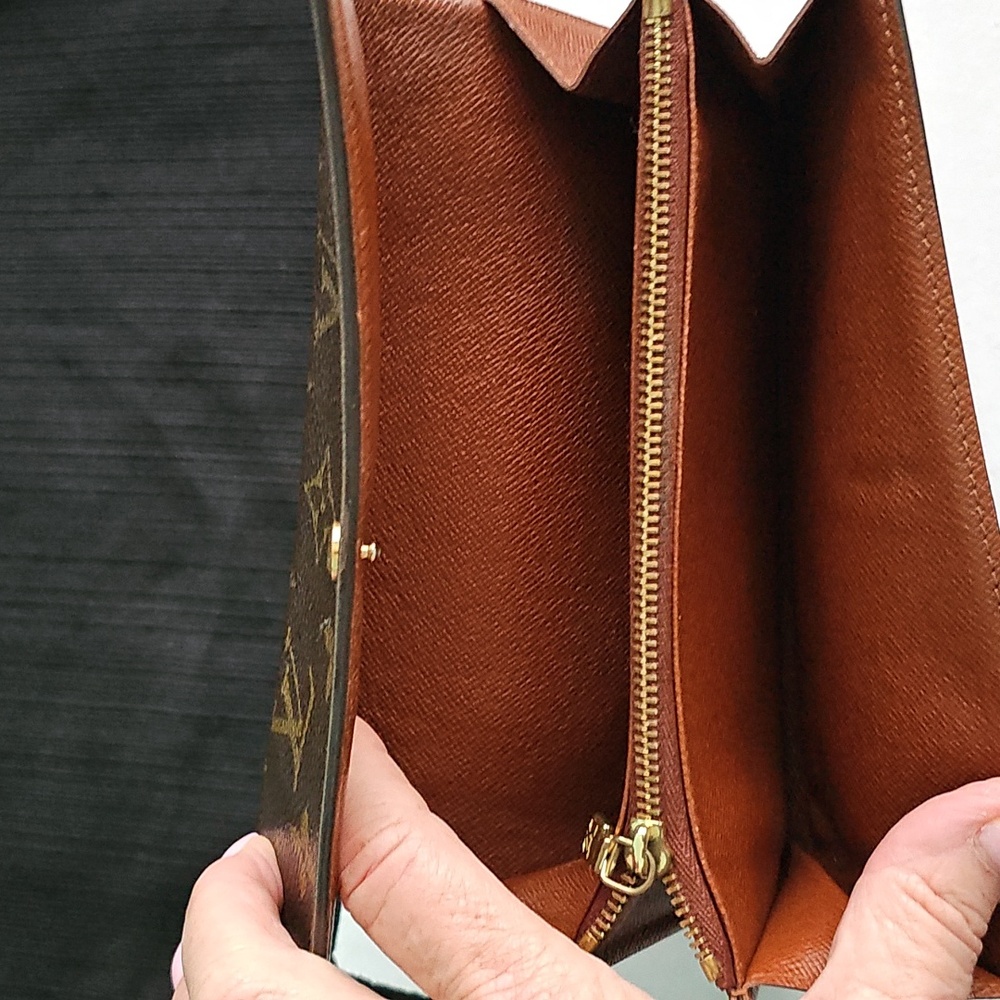 Louis Vuitton Monogram Sara Wallet - Picture 5 of 12